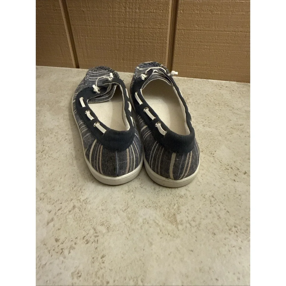 UNR8ED Women's Striped‎ Canvas Slip-On Boat Shoes Size 6.5